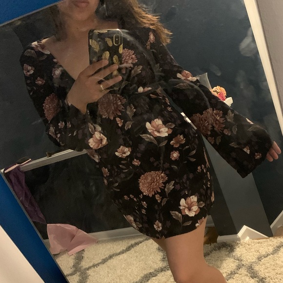 Dress - Picture 6 of 6